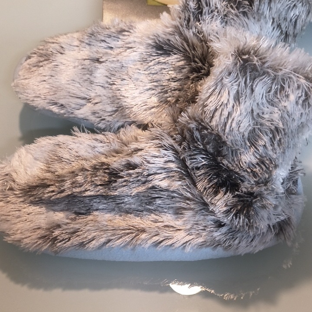 Plush Faux Fur Slippers - Black and White